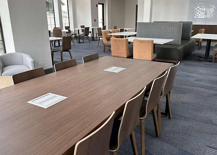 Hotel Baymont S Holland